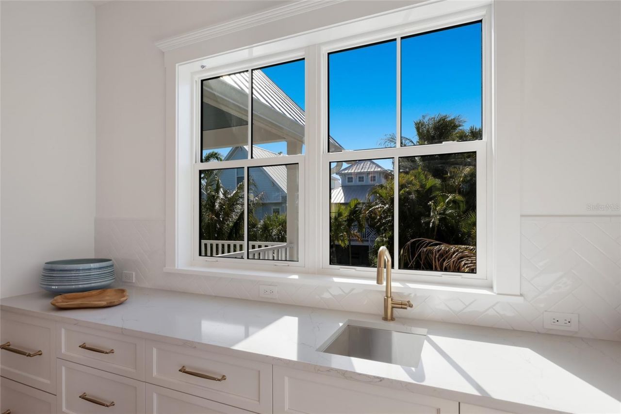 215 Sycamore Avenue, Anna Maria, FL 34216 Photo