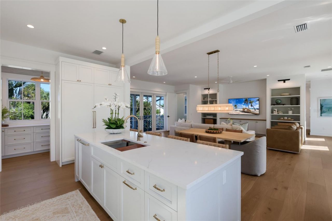 215 Sycamore Avenue, Anna Maria, FL 34216 Photo