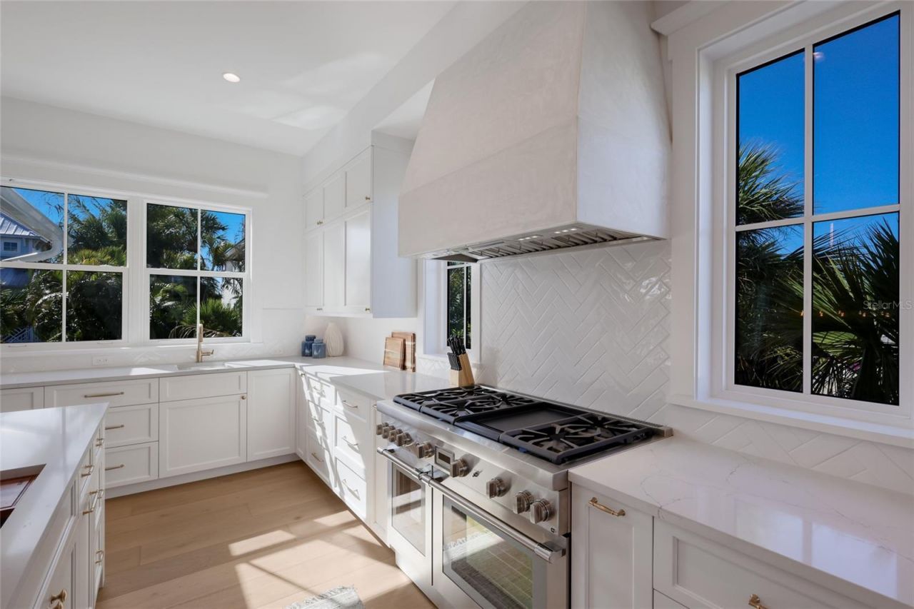 215 Sycamore Avenue, Anna Maria, FL 34216 Photo