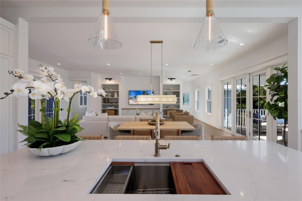 215 Sycamore Avenue, Anna Maria, FL 34216 Photo