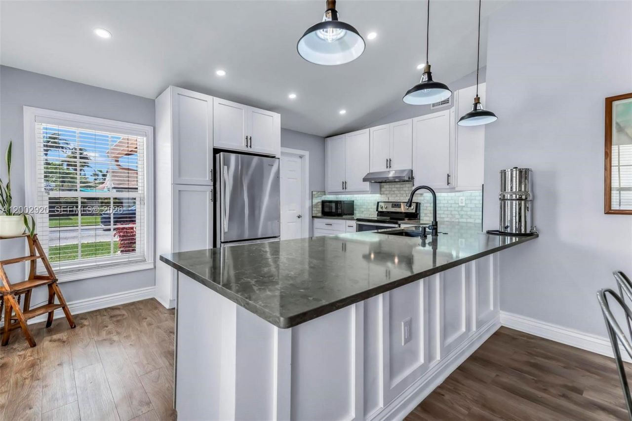 13721 Oak Ridge Dr , Davie, FL 33325 Photo