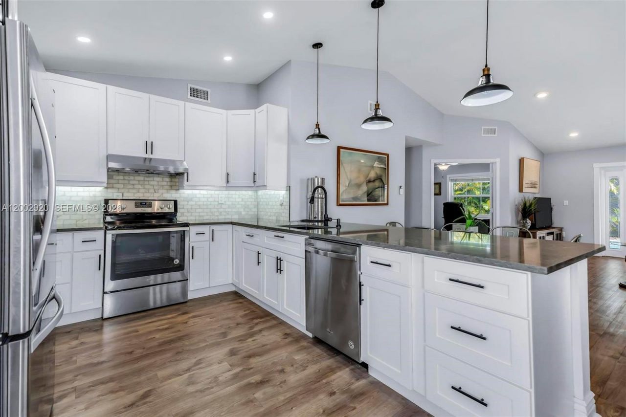 13721 Oak Ridge Dr , Davie, FL 33325 Photo