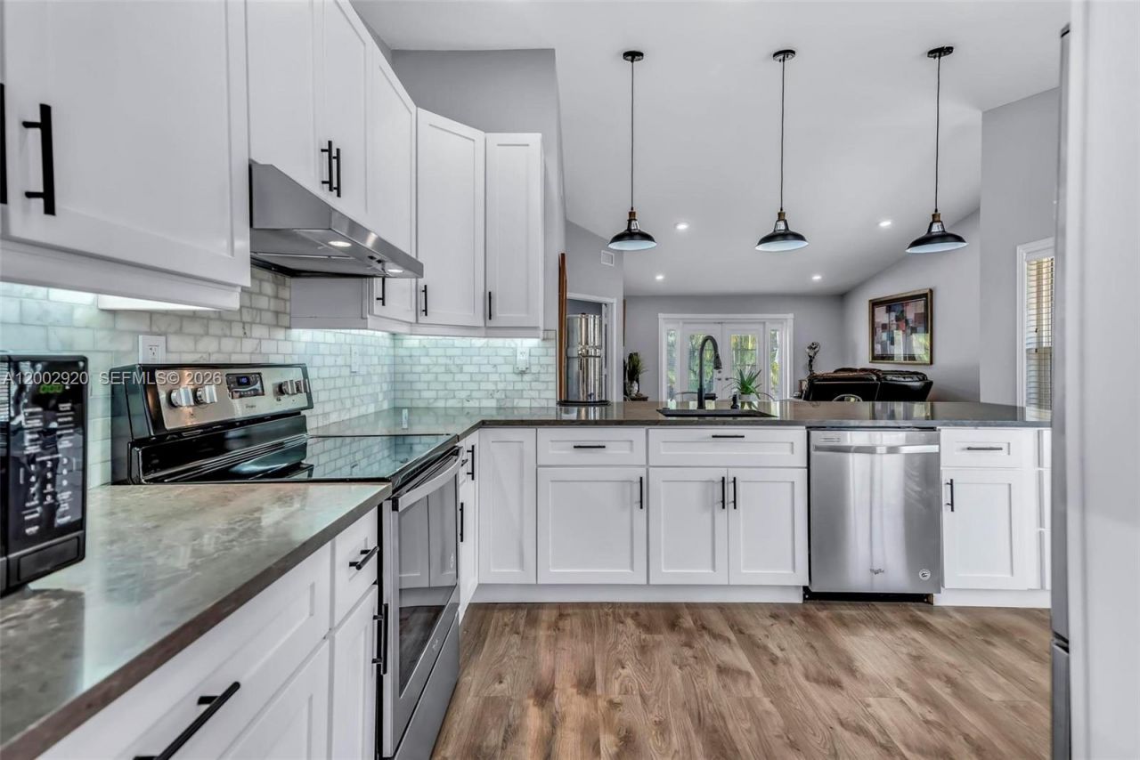 13721 Oak Ridge Dr , Davie, FL 33325 Photo