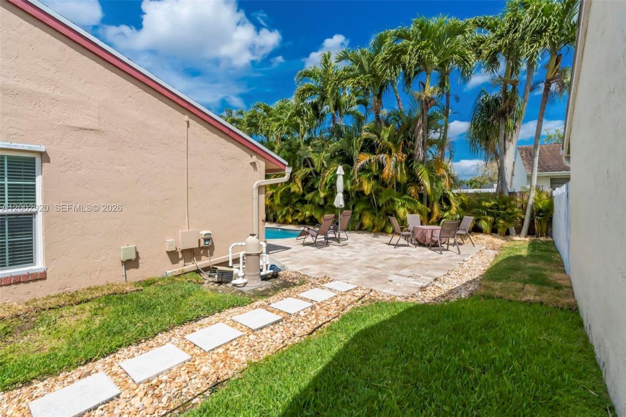 13721 Oak Ridge Dr , Davie, FL 33325 Photo