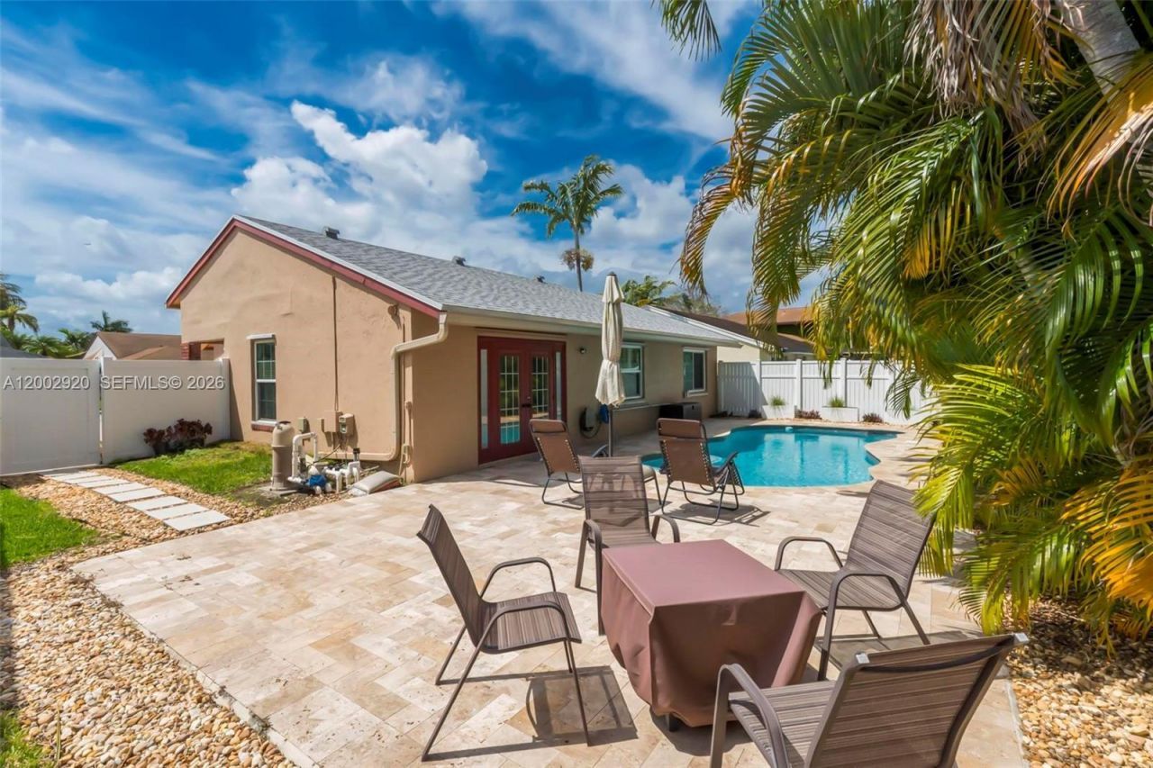 13721 Oak Ridge Dr , Davie, FL 33325 Photo