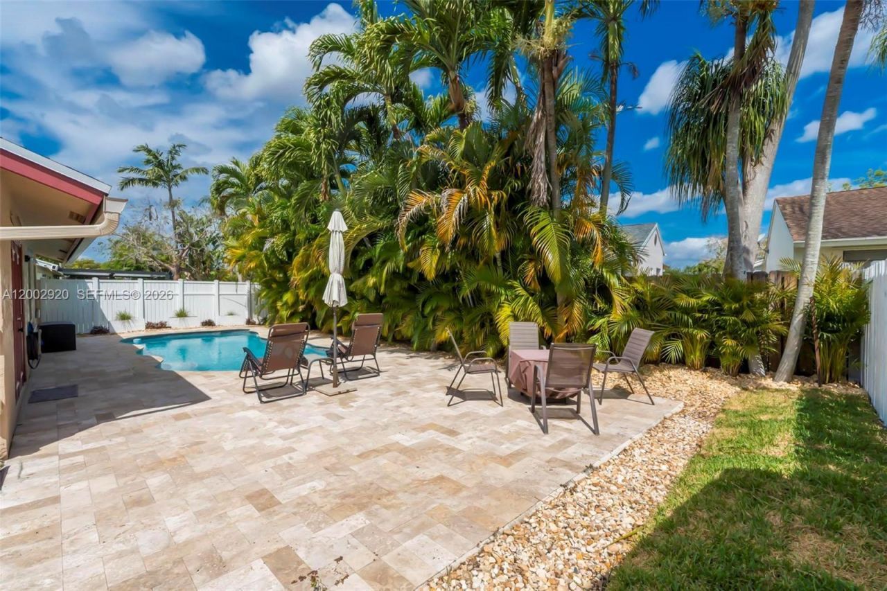 13721 Oak Ridge Dr , Davie, FL 33325 Photo