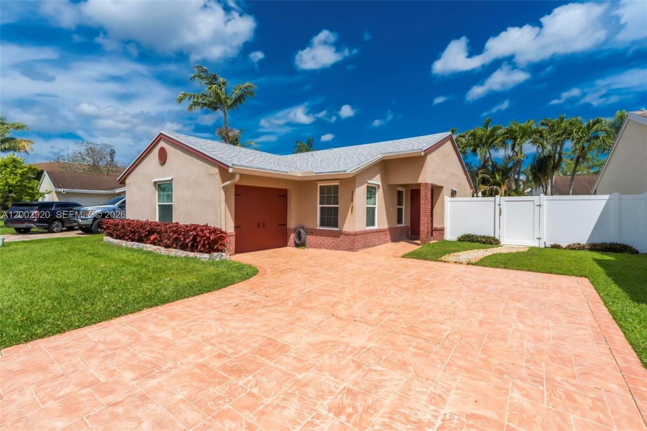 13721 Oak Ridge Dr , Davie, FL 33325 Photo