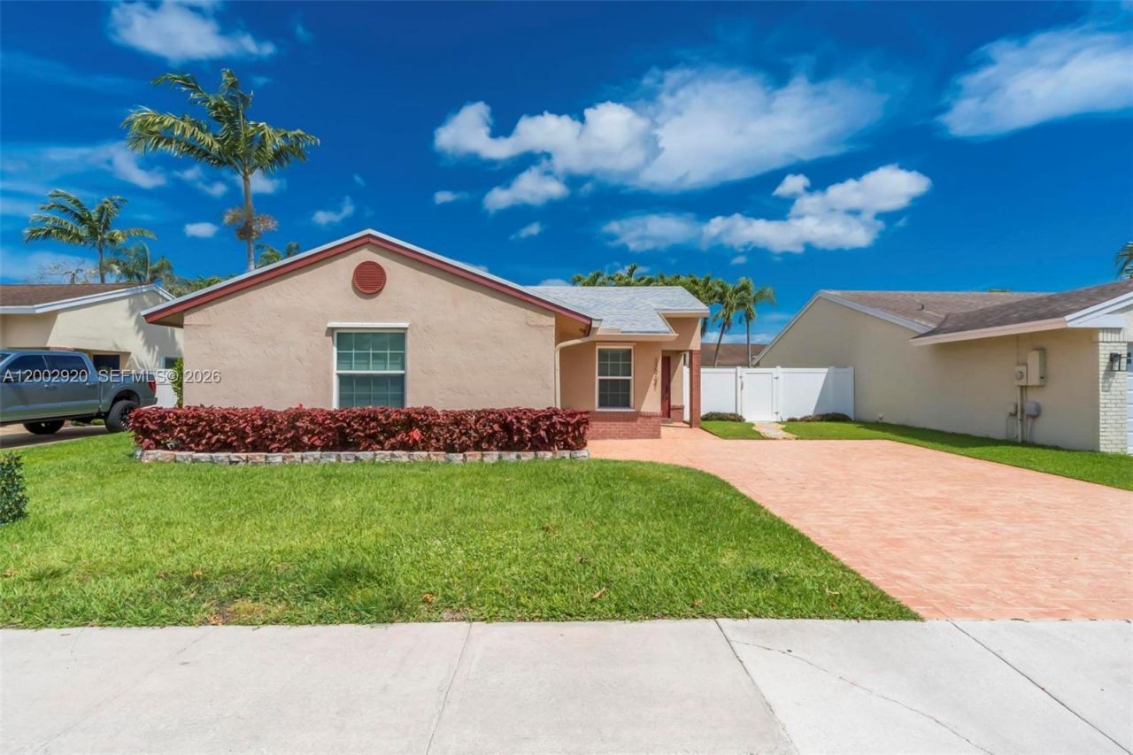 13721 Oak Ridge Dr , Davie, FL 33325 Photo