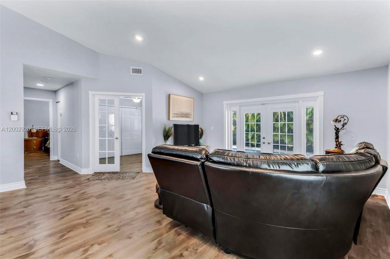 13721 Oak Ridge Dr , Davie, FL 33325 Photo