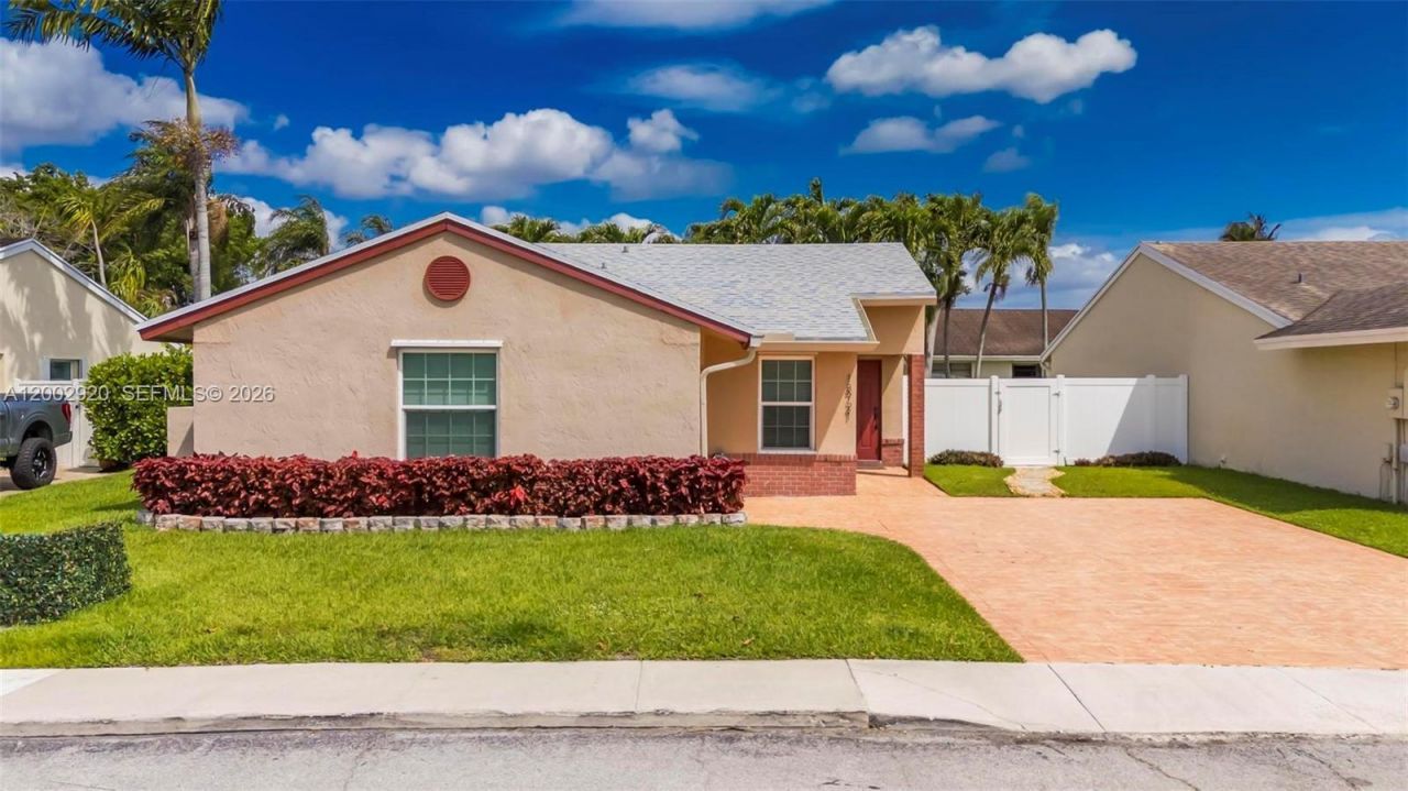 13721 Oak Ridge Dr , Davie, FL 33325 Photo