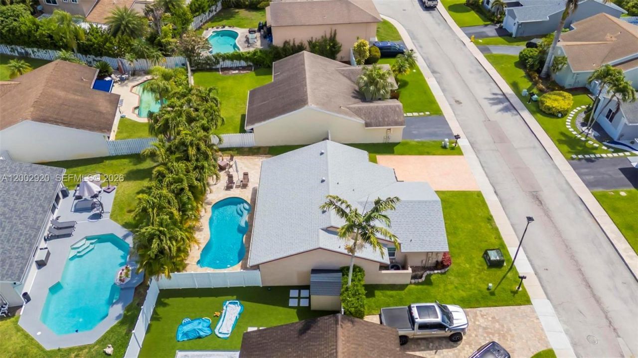 13721 Oak Ridge Dr , Davie, FL 33325 Photo