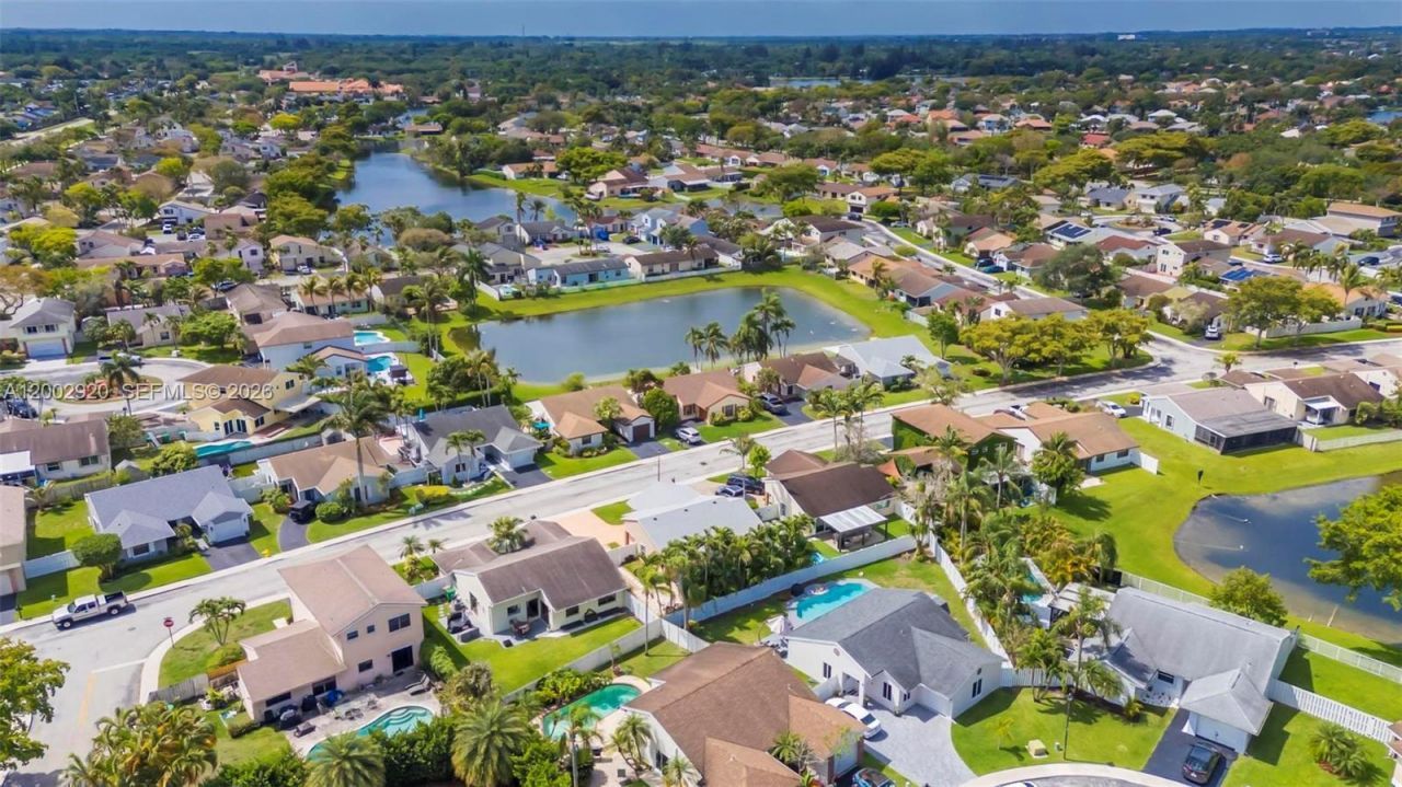 13721 Oak Ridge Dr , Davie, FL 33325 Photo