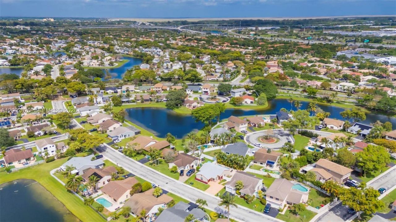 13721 Oak Ridge Dr , Davie, FL 33325 Photo