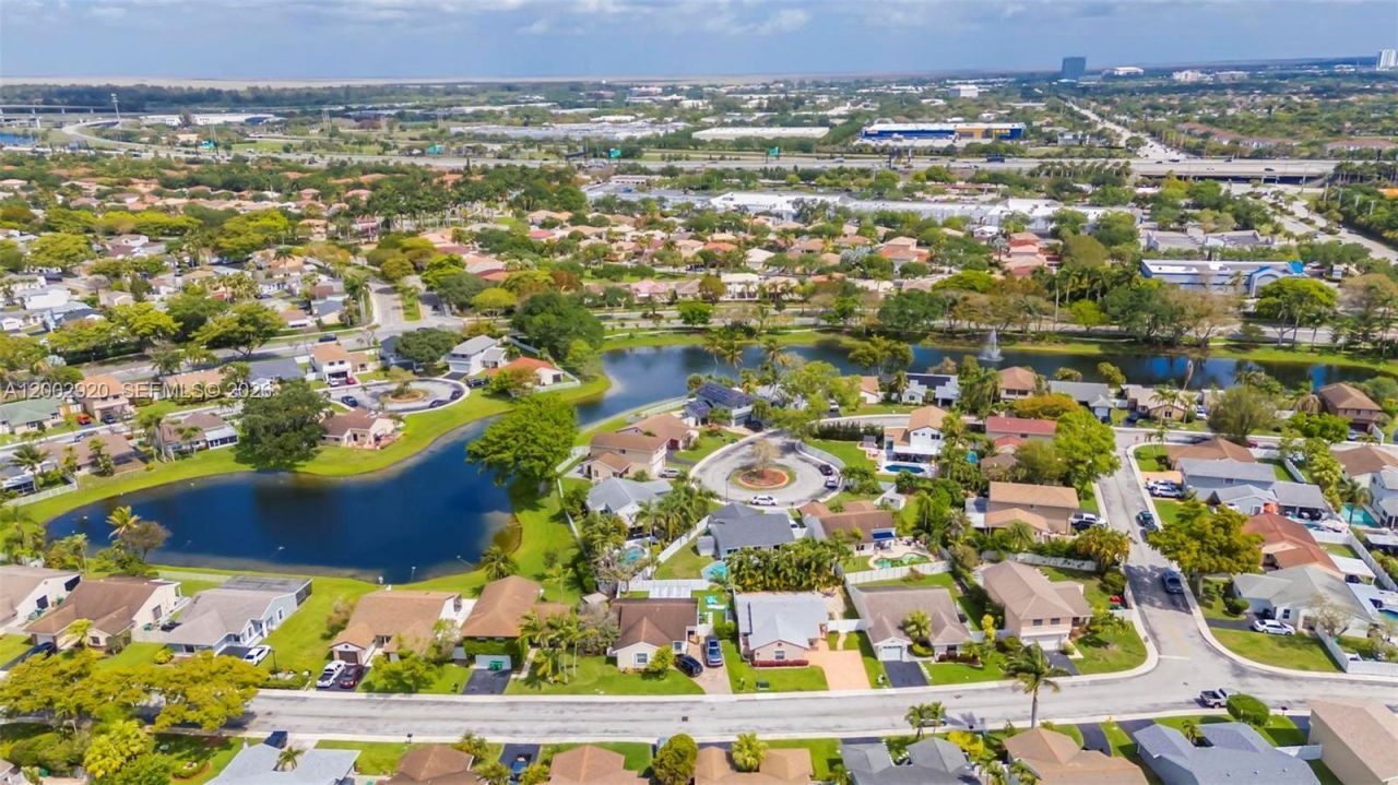 13721 Oak Ridge Dr , Davie, FL 33325 Photo