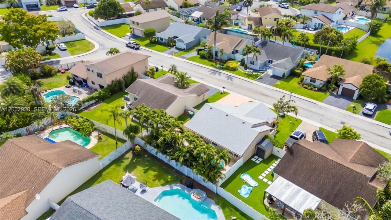 13721 Oak Ridge Dr , Davie, FL 33325 Photo