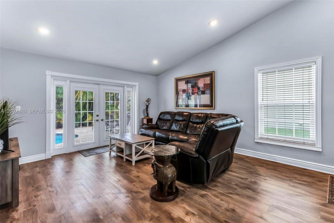 13721 Oak Ridge Dr , Davie, FL 33325 Photo