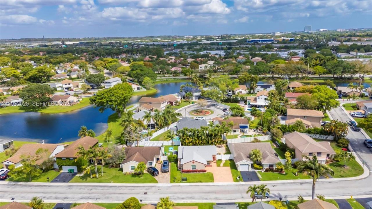 13721 Oak Ridge Dr , Davie, FL 33325 Photo