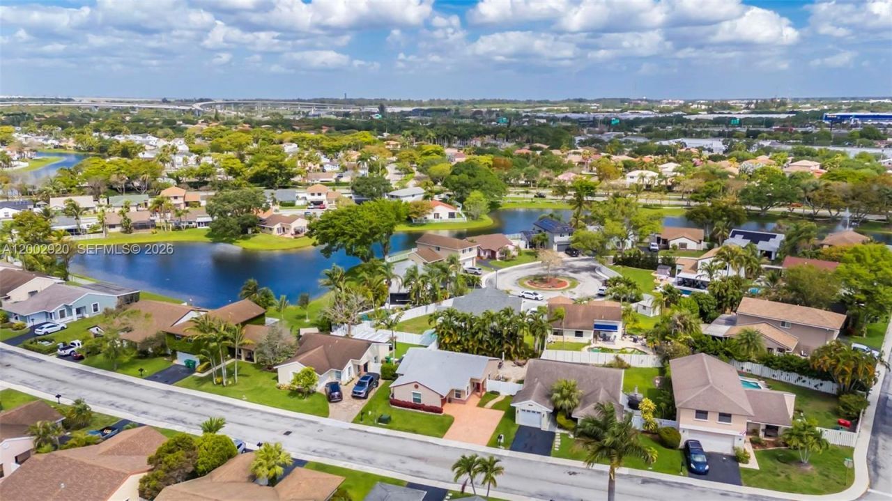 13721 Oak Ridge Dr , Davie, FL 33325 Photo