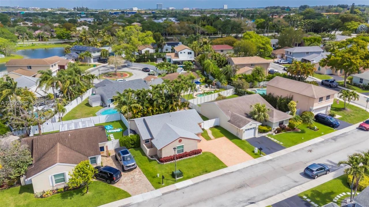 13721 Oak Ridge Dr , Davie, FL 33325 Photo