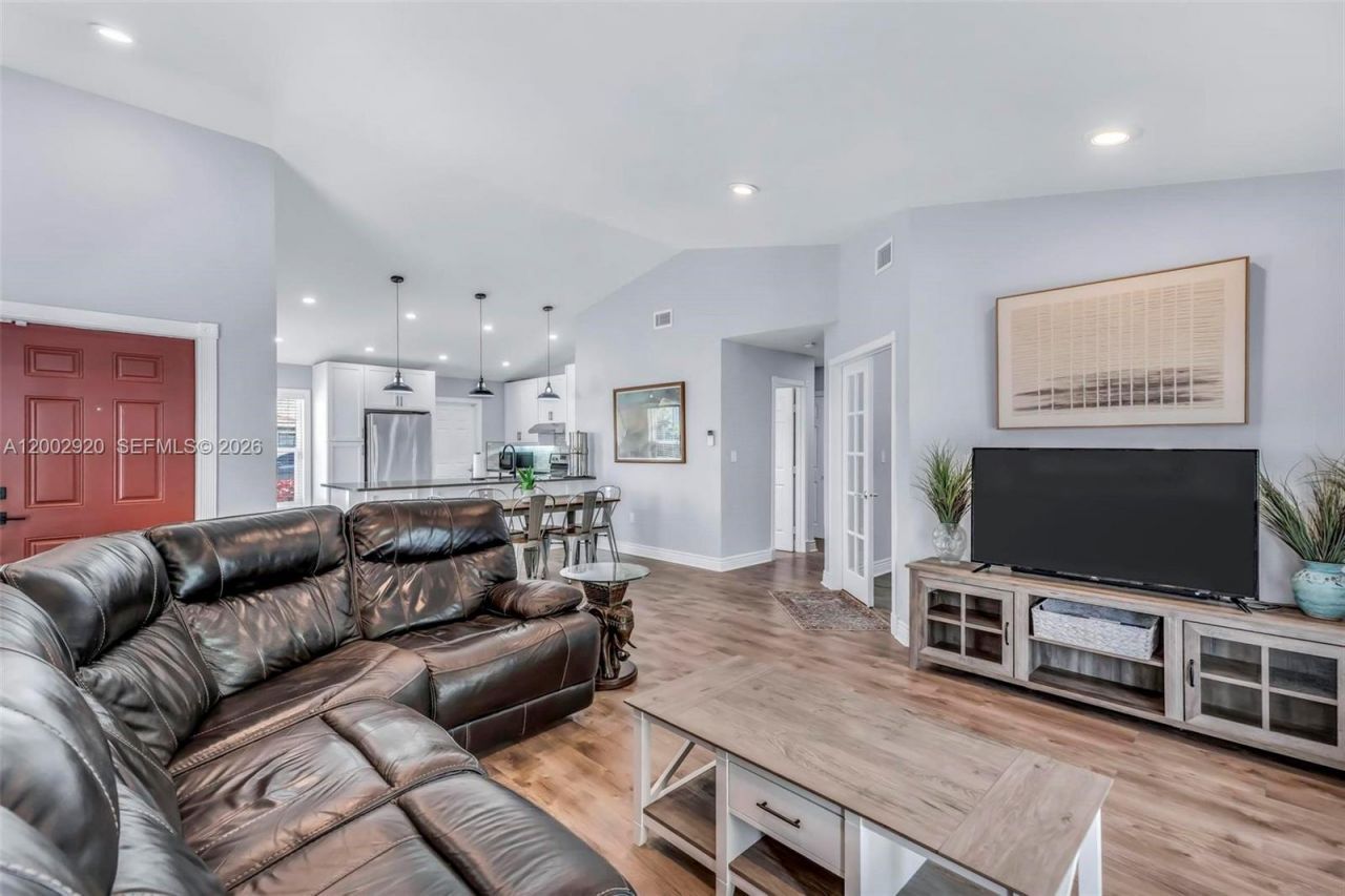 13721 Oak Ridge Dr , Davie, FL 33325 Photo