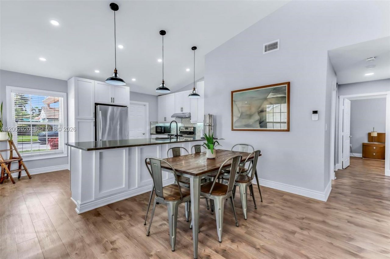 13721 Oak Ridge Dr , Davie, FL 33325 Photo