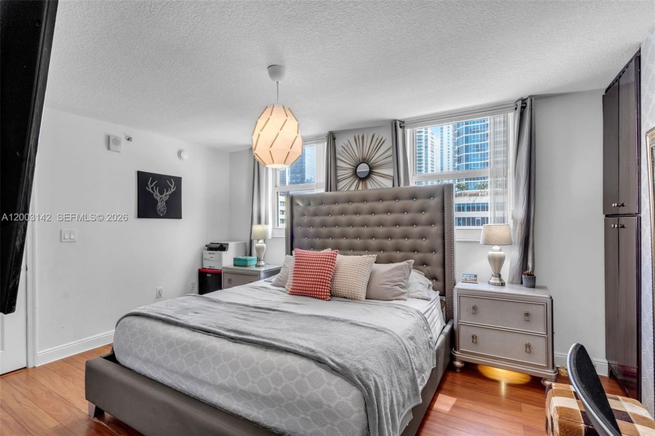 1200 Brickell Bay Dr , Unit 1924, Miami, FL 33131 Photo