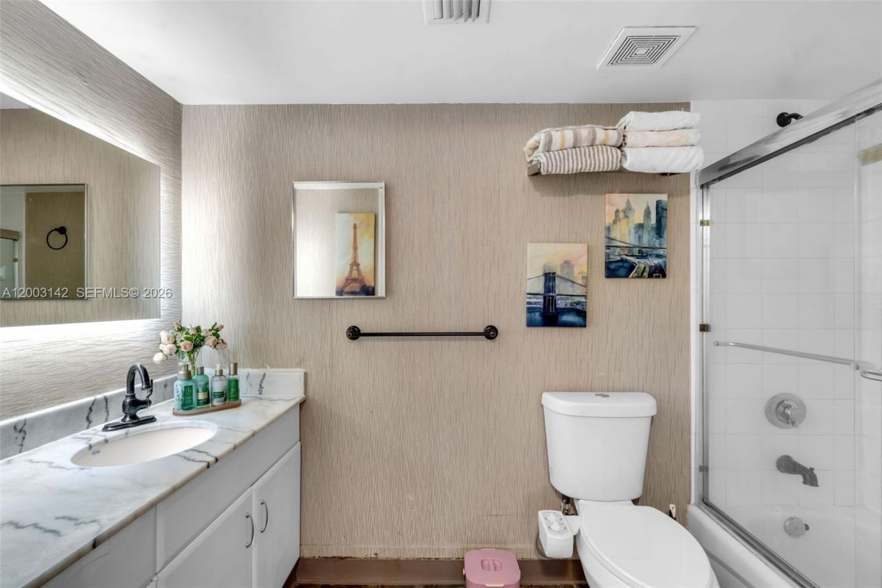 1200 Brickell Bay Dr , Unit 1924, Miami, FL 33131 Photo