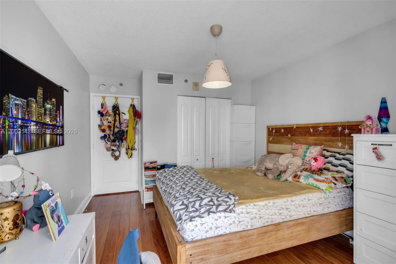 1200 Brickell Bay Dr , Unit 1924, Miami, FL 33131 Photo