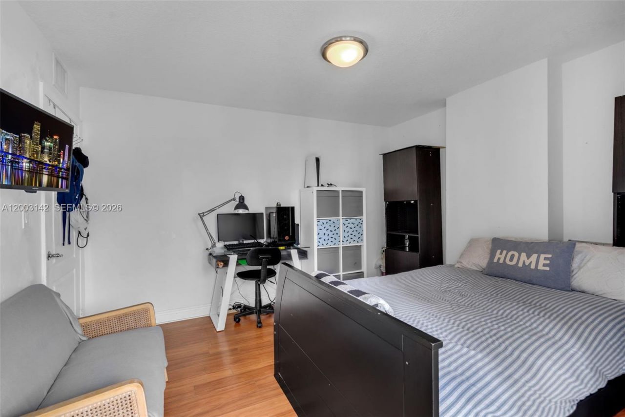 1200 Brickell Bay Dr , Unit 1924, Miami, FL 33131 Photo
