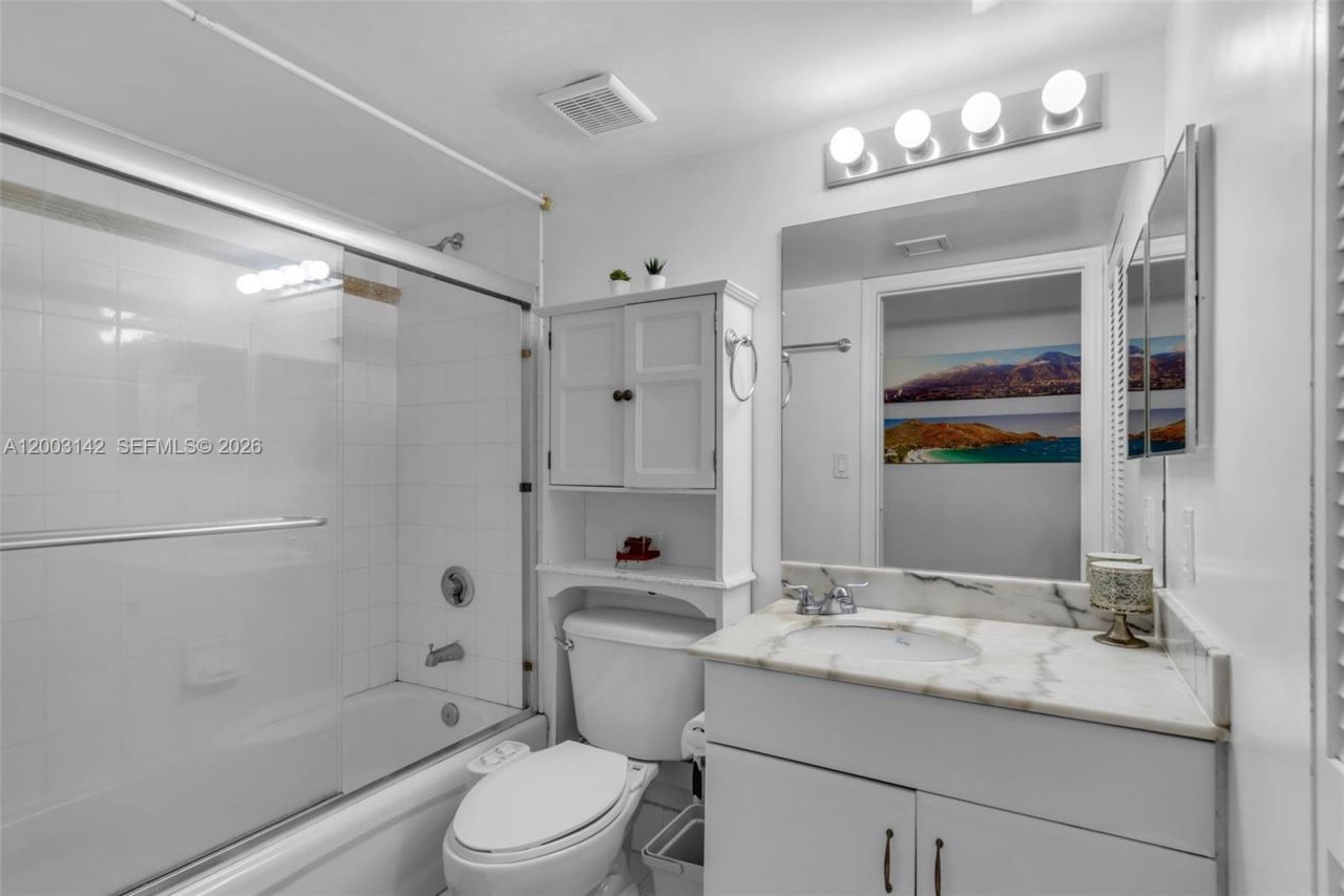 1200 Brickell Bay Dr , Unit 1924, Miami, FL 33131 Photo