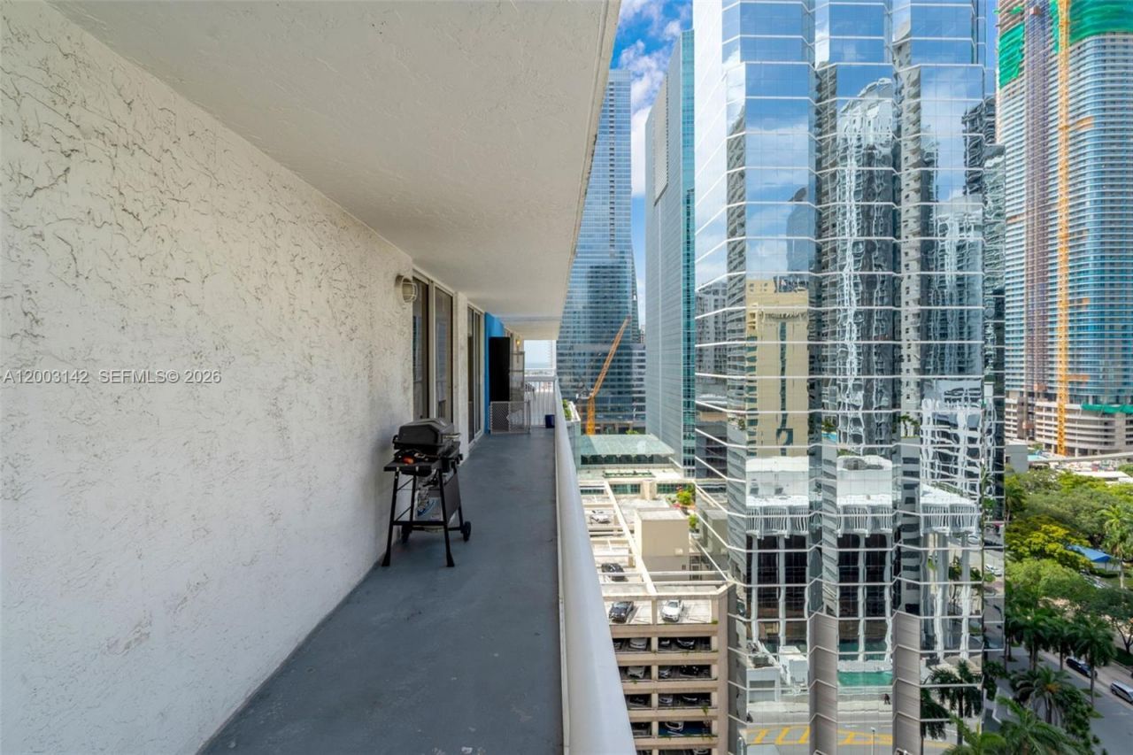 1200 Brickell Bay Dr , Unit 1924, Miami, FL 33131 Photo