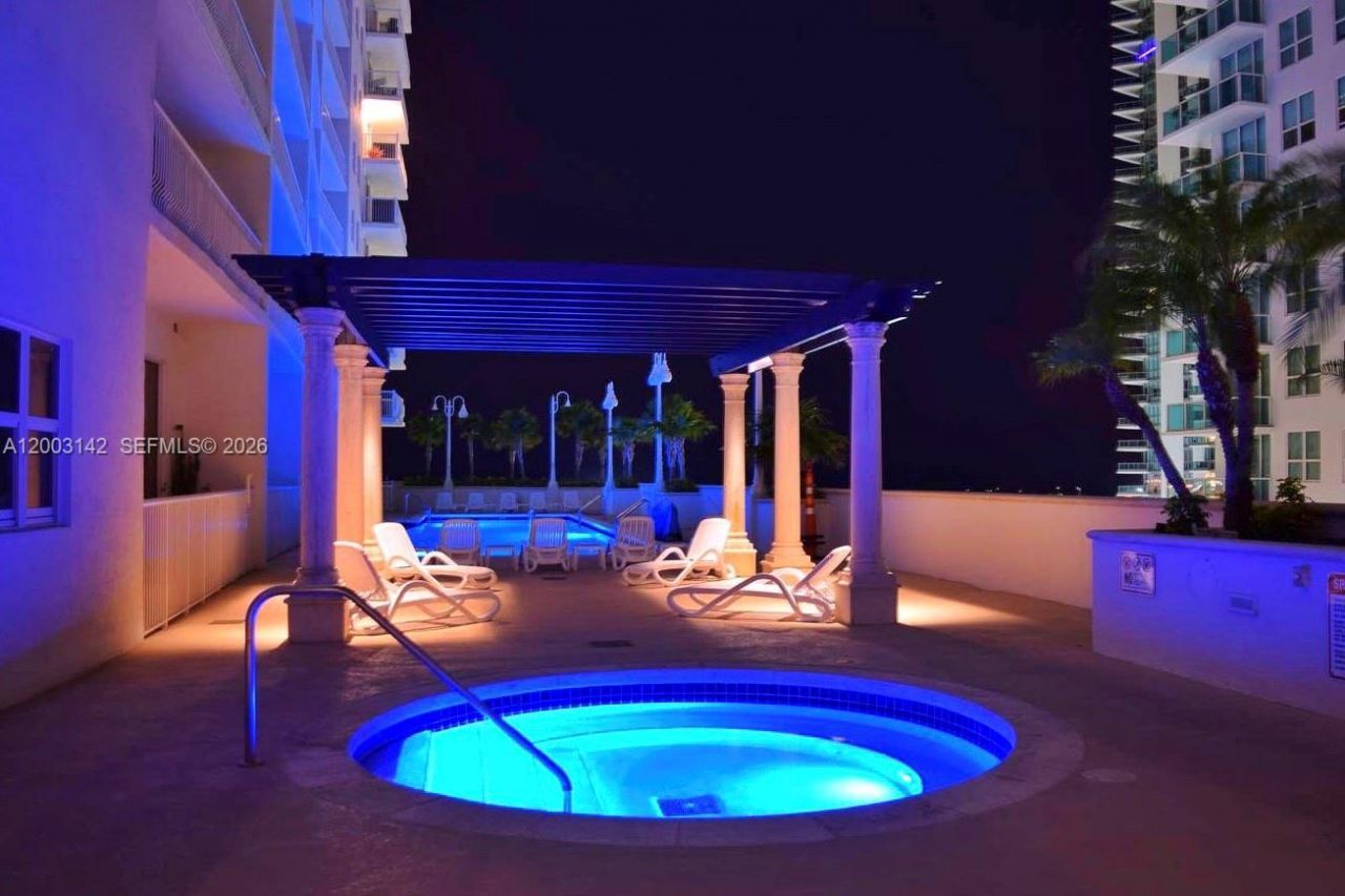 1200 Brickell Bay Dr , Unit 1924, Miami, FL 33131 Photo