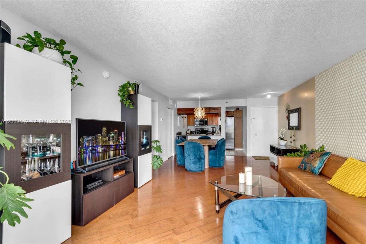 1200 Brickell Bay Dr , Unit 1924, Miami, FL 33131 Photo