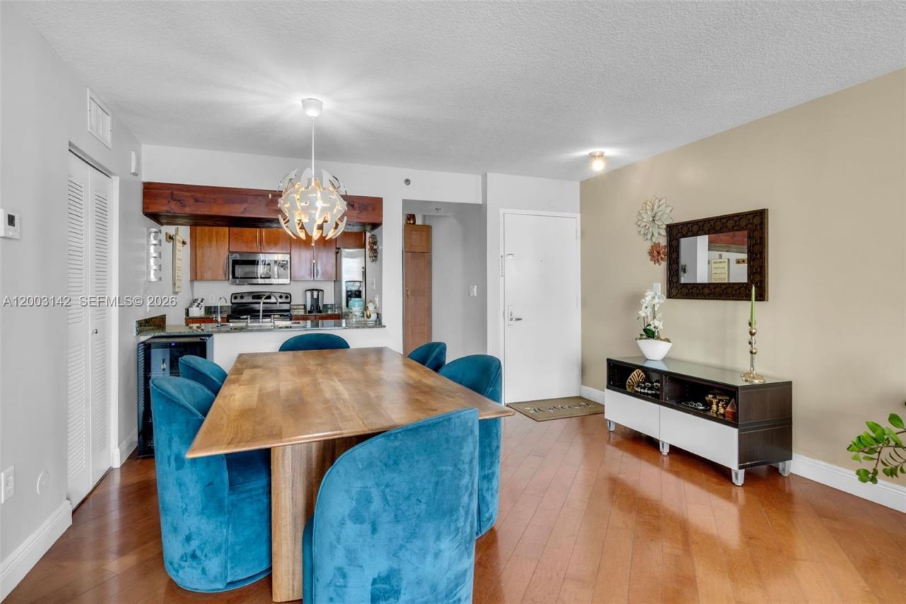 1200 Brickell Bay Dr , Unit 1924, Miami, FL 33131 Photo