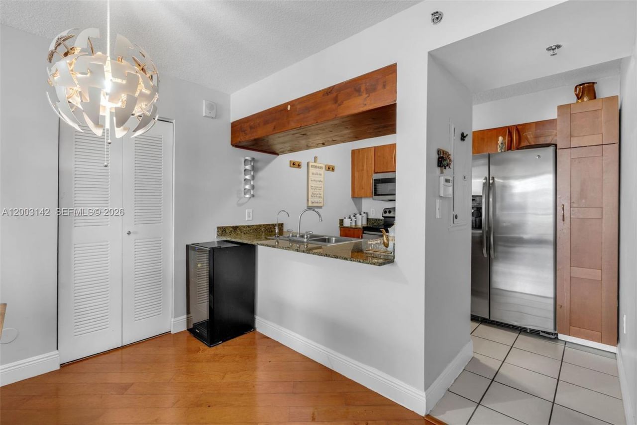 1200 Brickell Bay Dr , Unit 1924, Miami, FL 33131 Photo