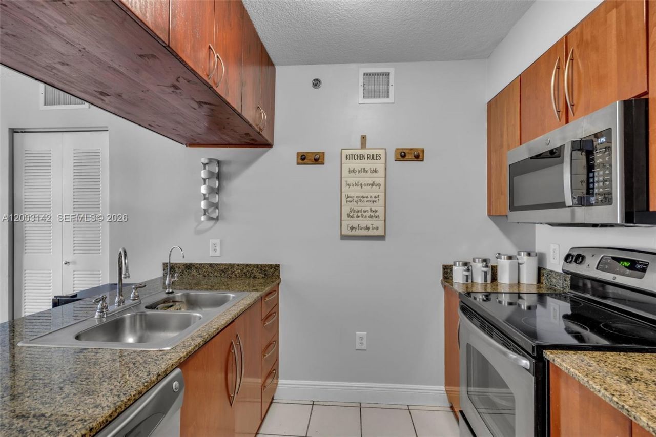 1200 Brickell Bay Dr , Unit 1924, Miami, FL 33131 Photo