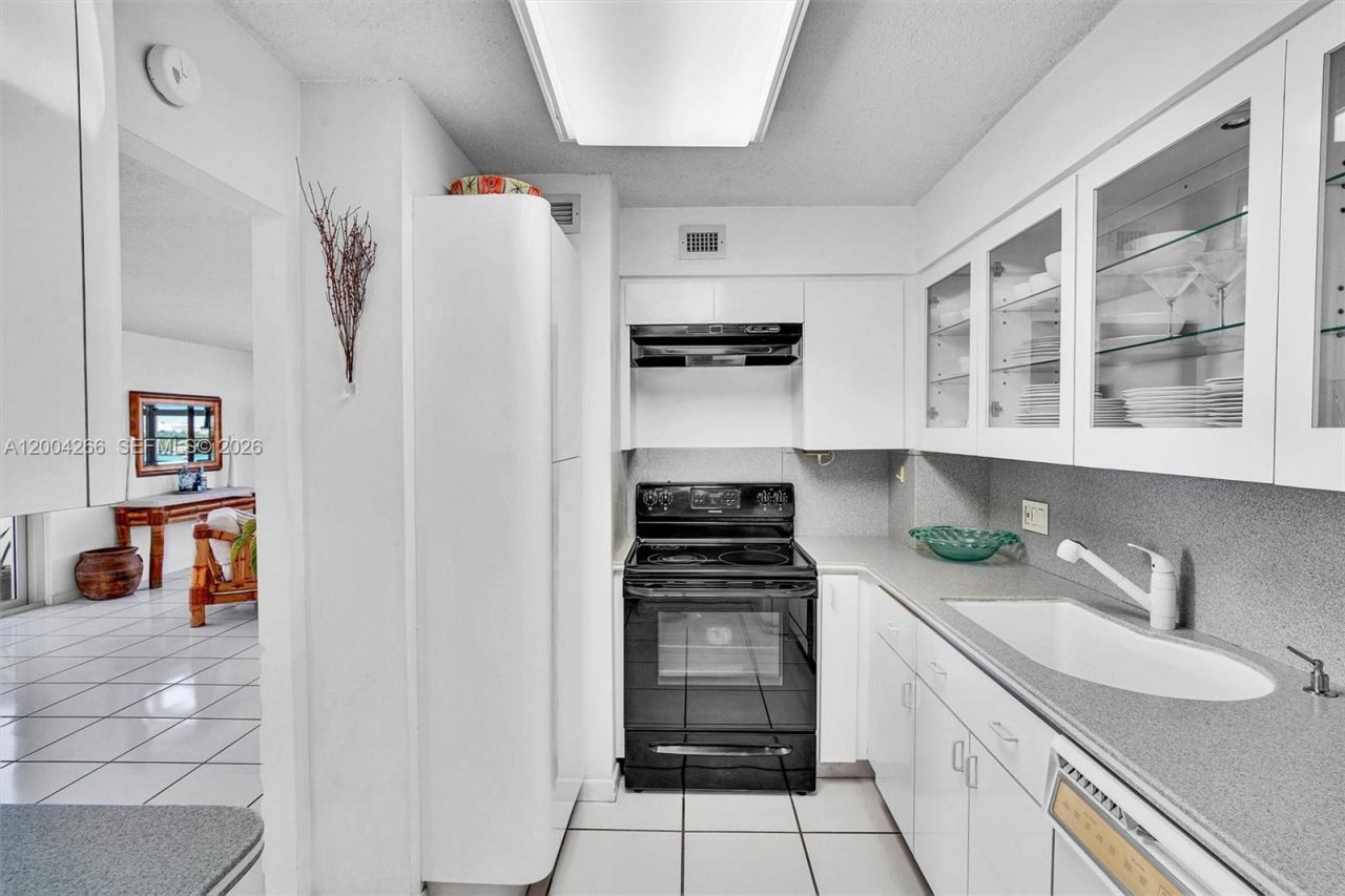 5 Island Ave, Unit 12C, Miami Beach, FL 33139 Photo