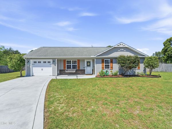 304 Rowland Court , Richlands, NC 28574