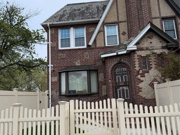 164-26 Grand Central Parkway , Jamaica, NY 11432