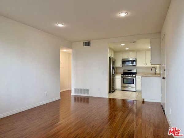 1348 E Hillcrest Drive , Unit 69, Thousand Oaks, CA 91362