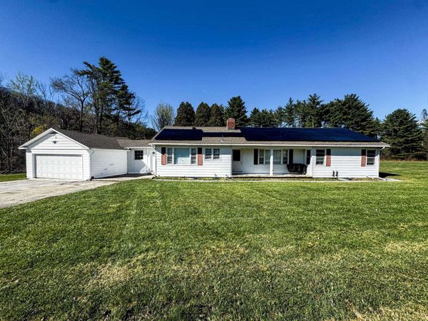 105 Schoolhouse Road, Pownal, VT 05261