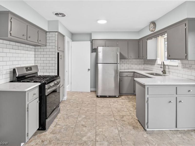 12304 Havana Road, Garfield Heights, OH 44125 Photo 3