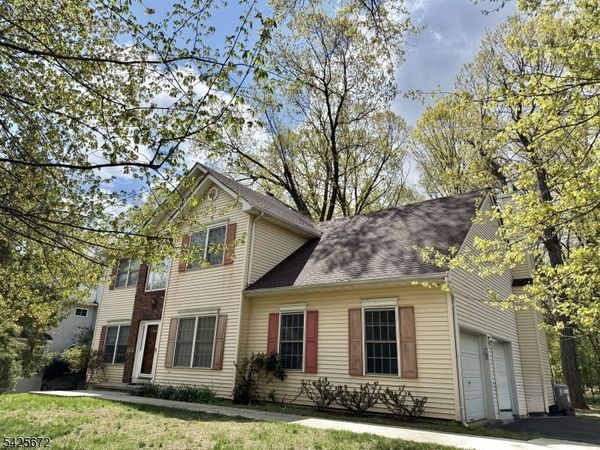 4 Scaletti Ct, Franklin, NJ 08873