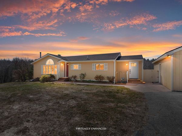 18 Walker Lane, Farmingdale, ME 04344