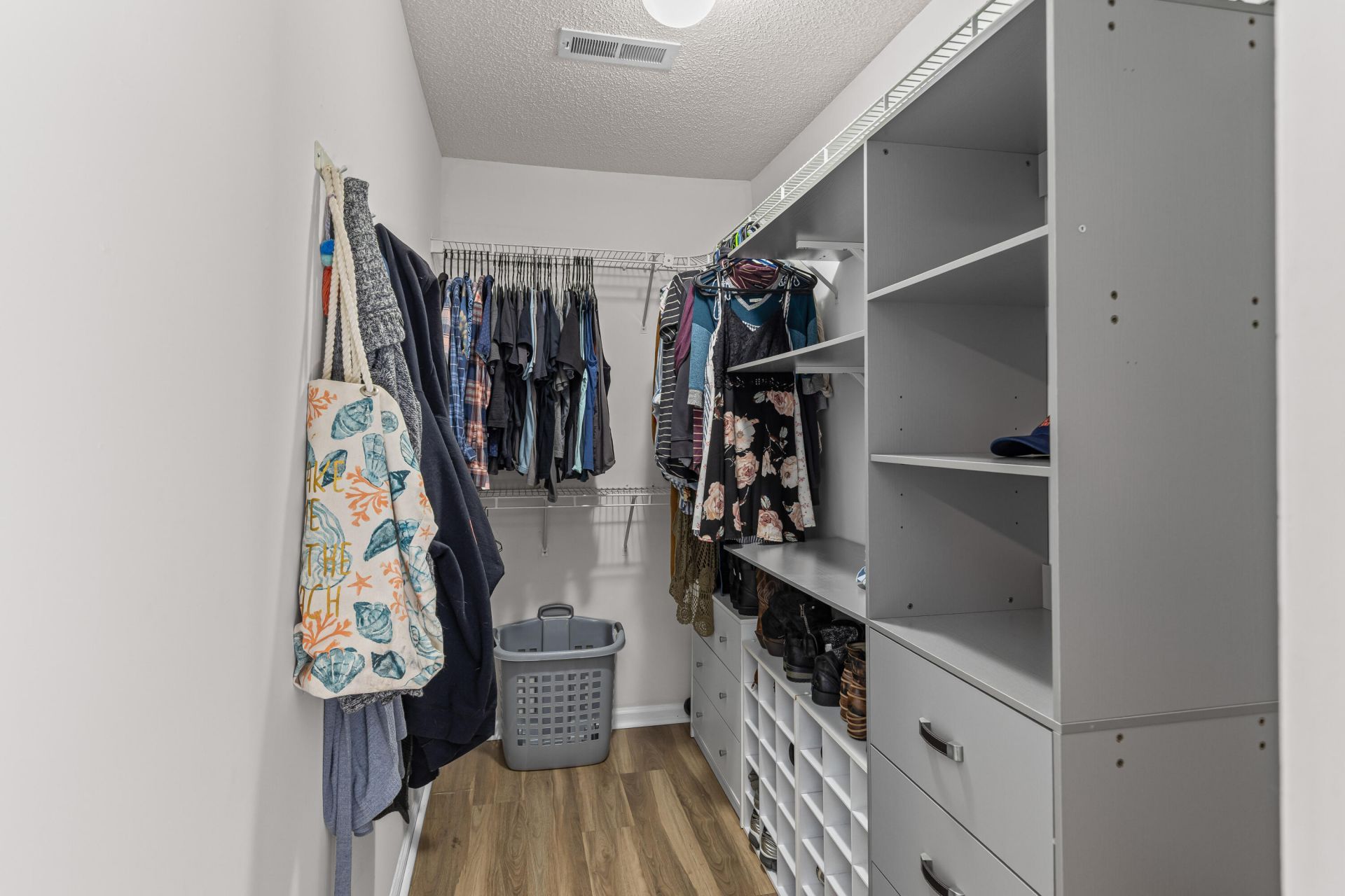 800 Essex Drive Photo 15