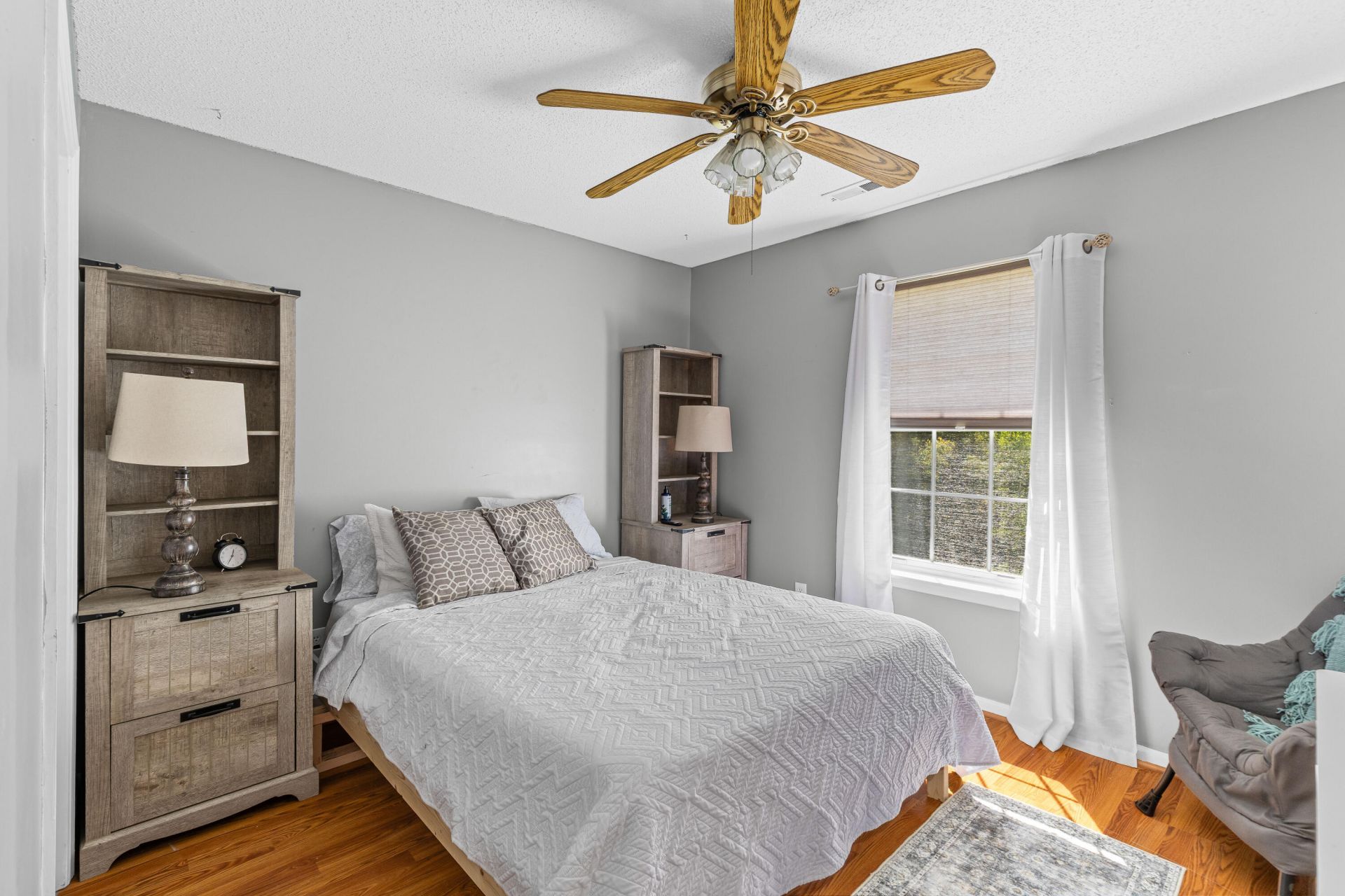 800 Essex Drive Photo 16