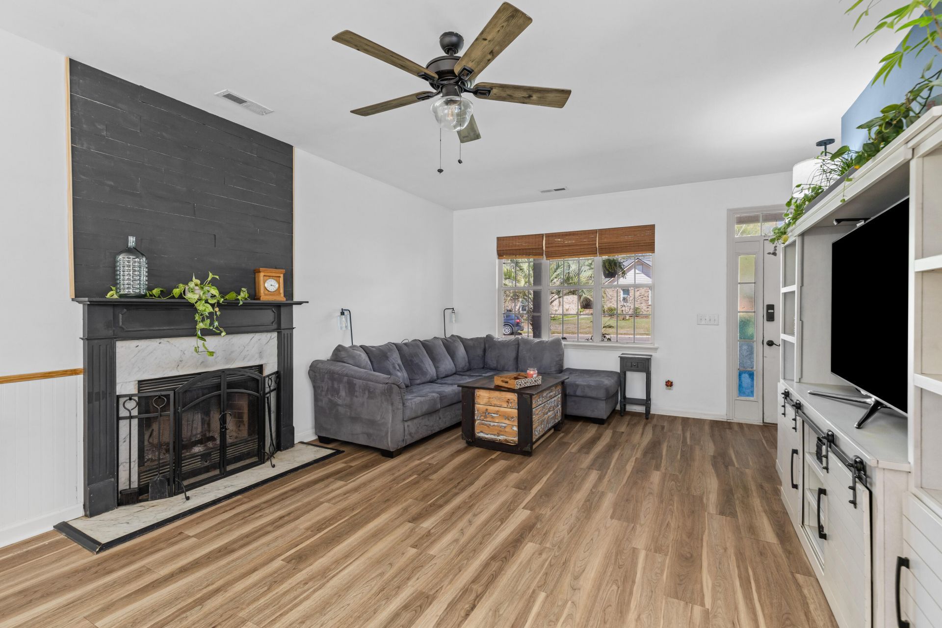 800 Essex Drive Photo 4