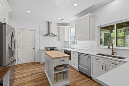 800 Essex Drive photo 4