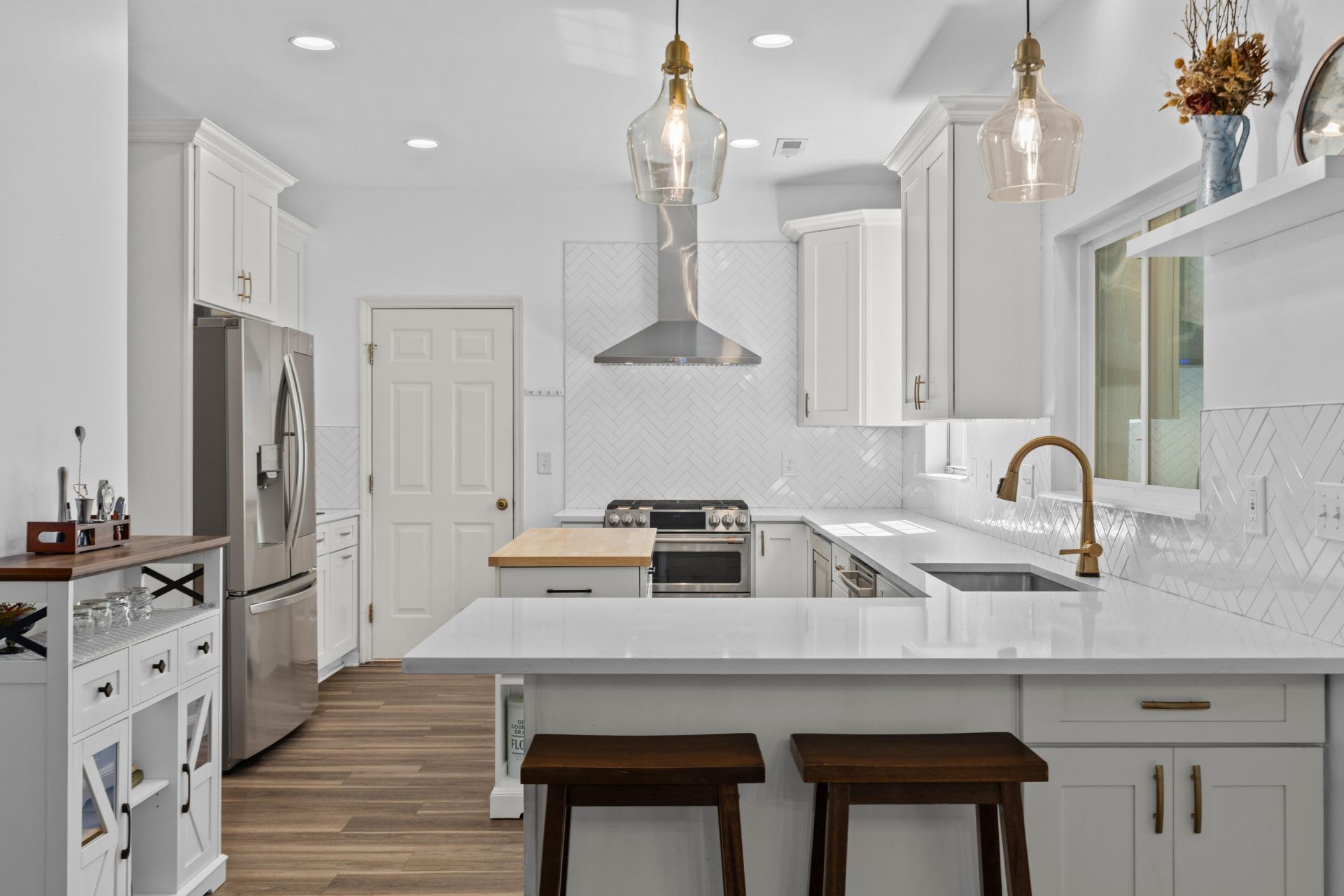 800 Essex Drive Photo 7