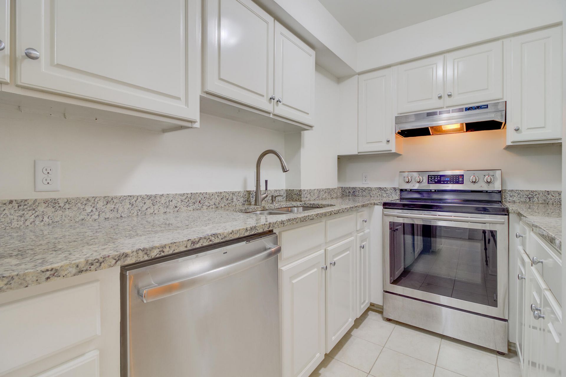 55 Ashley Avenue Photo 10